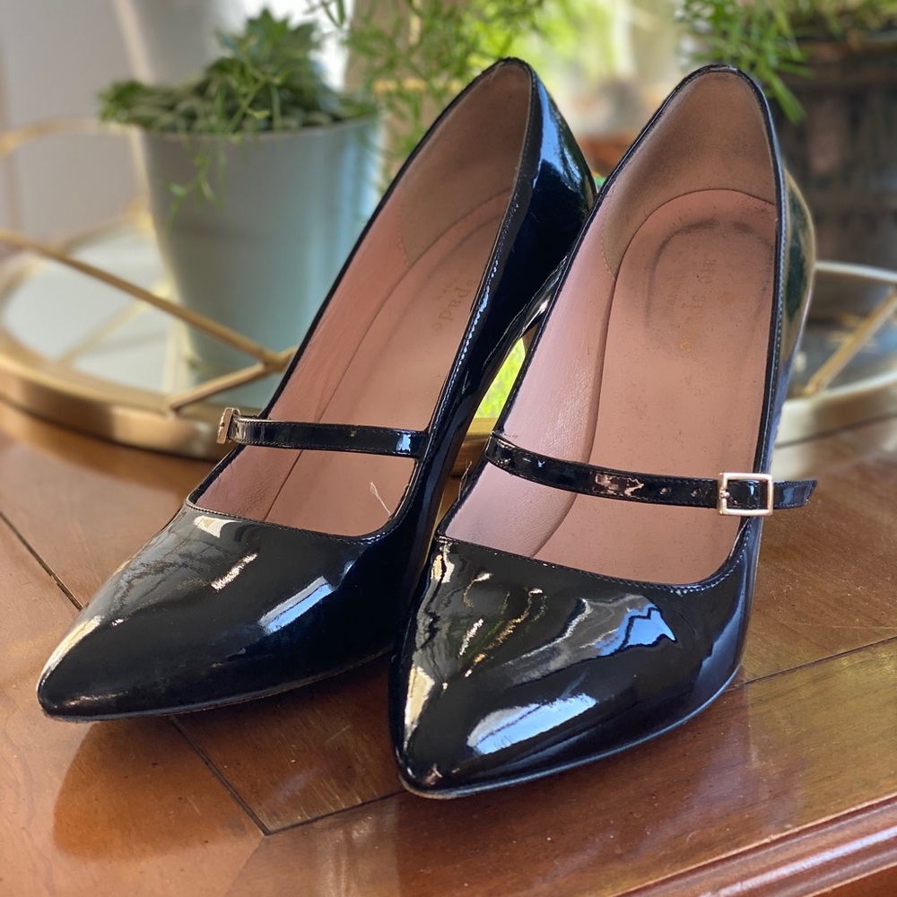 Kate Spade New York black patten leather pumps